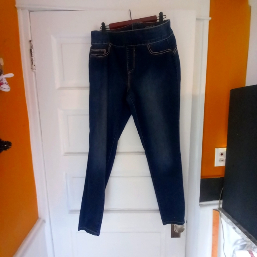 New FOREVER 21+  backwards Jeans Size 12 Plus